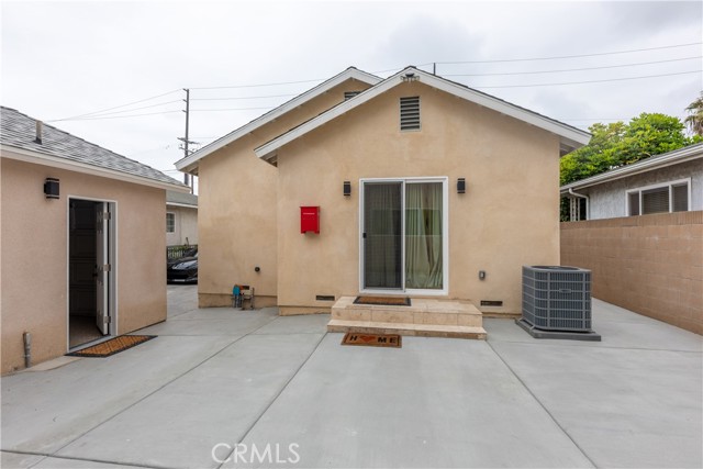 1344 Ximeno Avenue, Long Beach CA: https://media.crmls.org/medias/d8474b6b-394e-4309-9ae7-686a76871b86.jpg