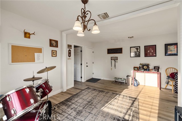 18557 Napa Street, Northridge CA: https://media.crmls.org/medias/d847757d-fb5c-4f83-a5d8-4d8623c9b790.jpg
