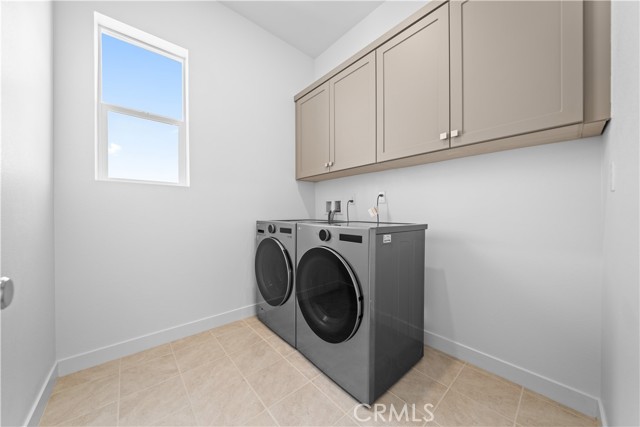 175 Baluster, Irvine CA: https://media.crmls.org/medias/d847ce24-05e7-40d9-9c3d-5bd5640a4160.jpg