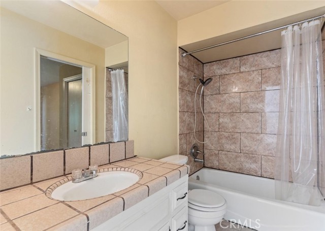 Detail Gallery Image 11 of 15 For 6012 Auburn St #D,  Bakersfield,  CA 93306 - 2 Beds | 1/1 Baths