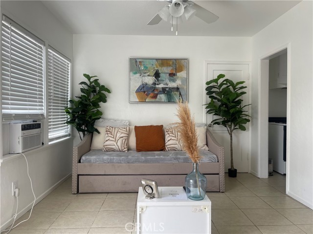 Detail Gallery Image 3 of 20 For 9719 Belmont St #9719 1/2,  Bellflower,  CA 90706 - 1 Beds | 1 Baths