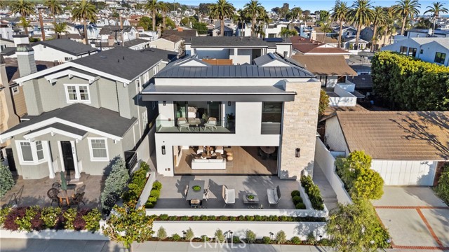 516 Larkspur Avenue, Corona del Mar CA: https://media.crmls.org/medias/d84a069b-b9e9-4f98-9786-c888c30f54b5.jpg