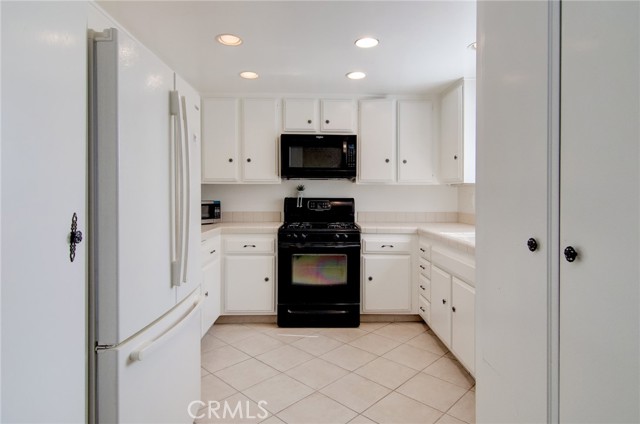 Detail Gallery Image 13 of 27 For 8565 Larkhall Cir 802c,  Huntington Beach,  CA 92646 - 2 Beds | 2 Baths