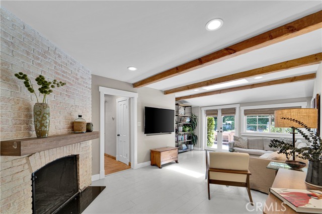 Detail Gallery Image 21 of 59 For 18090 Karen Dr, Encino,  CA 91316 - 4 Beds | 2/1 Baths