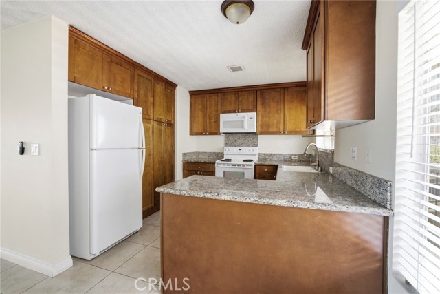 Detail Gallery Image 14 of 53 For 240 Moss St #8,  Laguna Beach,  CA 92651 - 2 Beds | 2 Baths