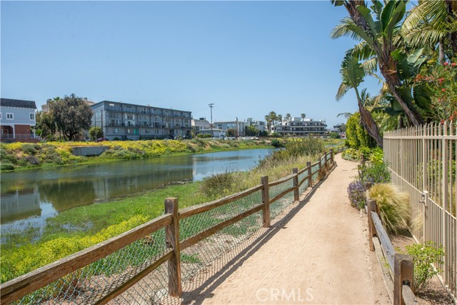 Detail Gallery Image 33 of 37 For 4050 via Dolce #341,  Marina Del Rey,  CA 90292 - 4 Beds | 3/1 Baths