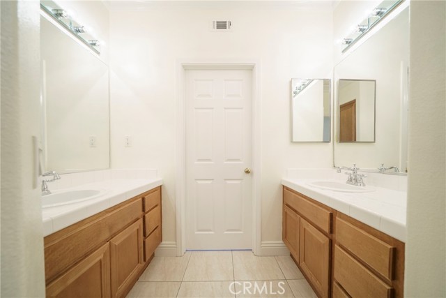 16393 Fox Valley Drive, San Diego CA: https://media.crmls.org/medias/d84c00de-502a-4bea-8870-68f89a9db5f8.jpg