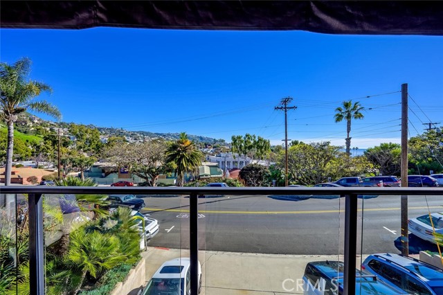 174 Cliff Drive, Laguna Beach CA: https://media.crmls.org/medias/d84cc65f-2b53-411f-9966-2b023bc581fe.jpg