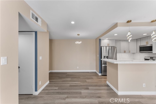 Detail Gallery Image 26 of 48 For 15511 Sherman Way #1,  Van Nuys,  CA 91406 - 2 Beds | 2 Baths
