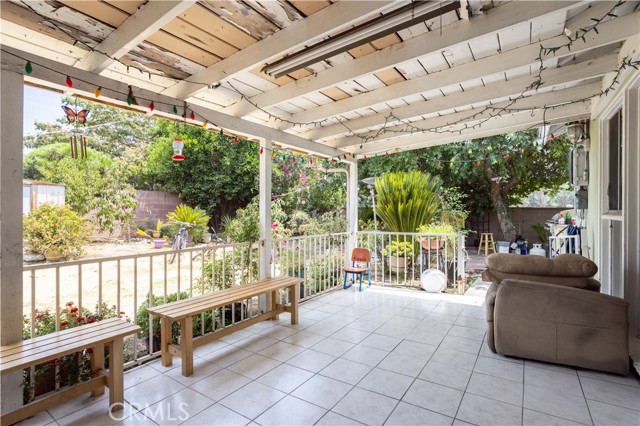 6402 Graves Avenue, Van Nuys CA: https://media.crmls.org/medias/d84d934b-f8a6-4bca-9305-e9454c507b0d.jpg