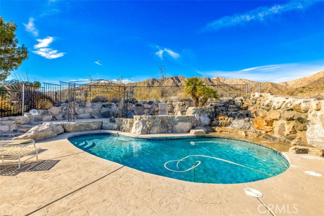 Detail Gallery Image 4 of 52 For 50720 Panorama, Morongo Valley,  CA 92256 - 3 Beds | 3 Baths