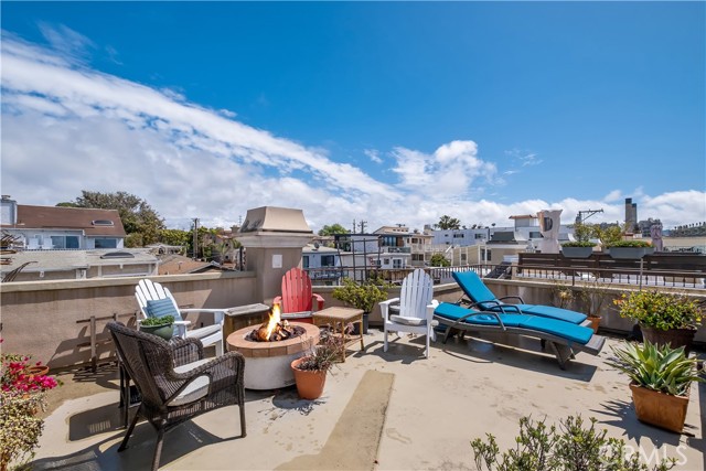 154 Manhattan Avenue, Hermosa Beach, California 90254, 3 Bedrooms Bedrooms, ,2 BathroomsBathrooms,Residential,Sold,Manhattan,SB22064844