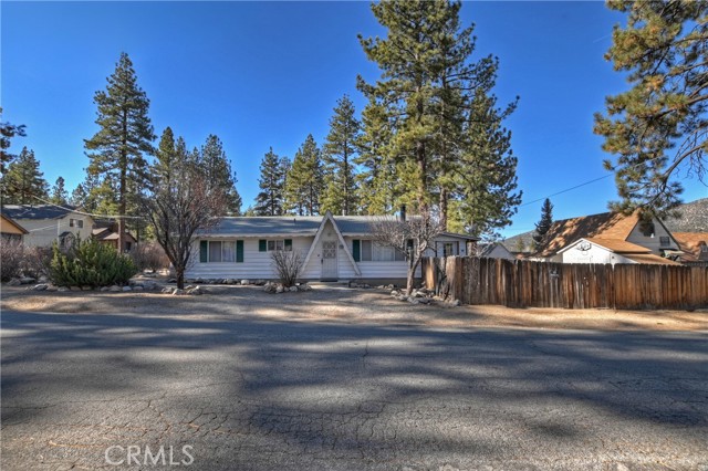 Detail Gallery Image 2 of 34 For 501 W Sherwood Bld, Big Bear City,  CA 92314 - 3 Beds | 2 Baths