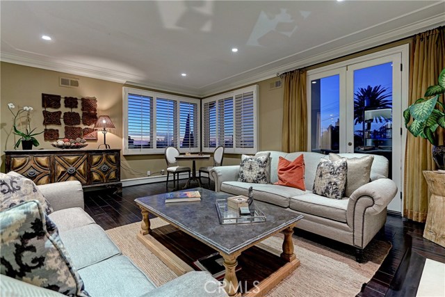 934 Duncan Avenue, Manhattan Beach, California 90266, 5 Bedrooms Bedrooms, ,4 BathroomsBathrooms,Residential,Sold,Duncan,SB17006848