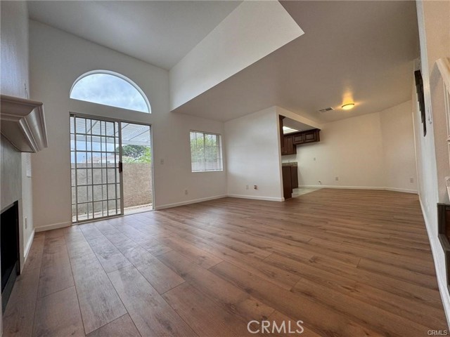 Detail Gallery Image 3 of 7 For 1081 E Grand Ave #20,  Pomona,  CA 91766 - 3 Beds | 2/1 Baths