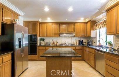https://media.crmls.org/medias/d851ab35-a3ad-46ca-b68a-a59386fd8a00.jpg?preset=X-Large