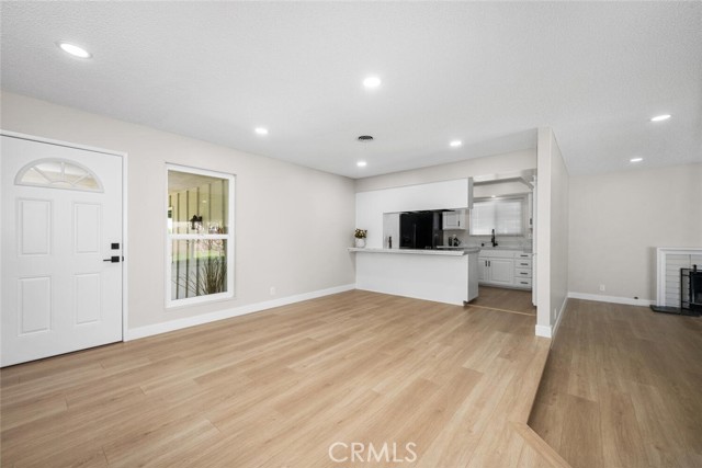 Detail Gallery Image 6 of 59 For 9826 Saint George Cir, Cypress,  CA 90630 - 3 Beds | 2 Baths