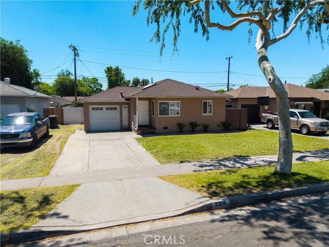 2304 W Flower Avenue, Fullerton CA: https://media.crmls.org/medias/d85342a4-c763-4a34-b52f-1ecadabfcbd4.jpg