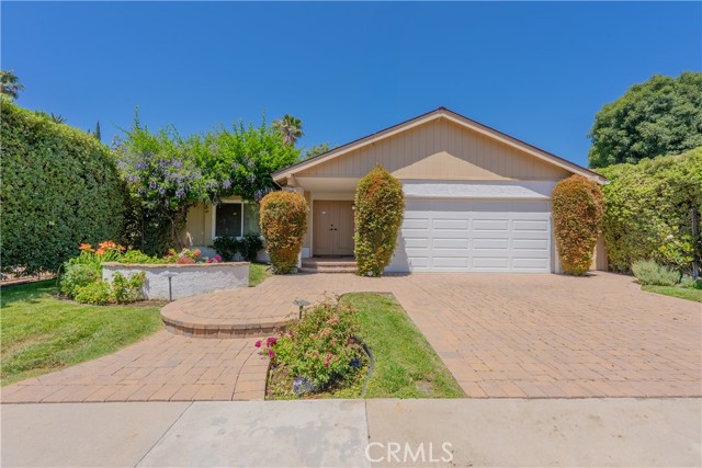 7215 Enfield Avenue, Reseda CA: https://media.crmls.org/medias/d8534f0e-3704-4a97-aa21-c54749dfaf3a.jpg