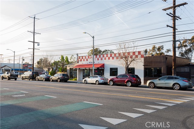 2725 S La Brea Avenue, Los Angeles CA: https://media.crmls.org/medias/d853c1b3-7f85-4b7e-aec9-0d6f4644c302.jpg