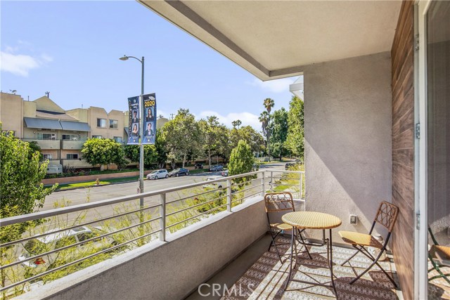 Detail Gallery Image 31 of 42 For 4240 Laurel Canyon Bld #208,  Studio City,  CA 91604 - 3 Beds | 3/1 Baths
