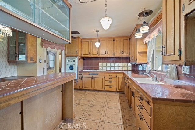 531 N Cherry Tree Lane, Anaheim CA: https://media.crmls.org/medias/d8555277-bd8a-493b-9077-ac6a588a85d3.jpg