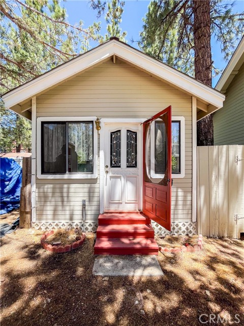 1125 Hemlock Lane, Big Bear City CA: https://media.crmls.org/medias/d85577e7-08d2-492f-a196-af476d06513e.jpg