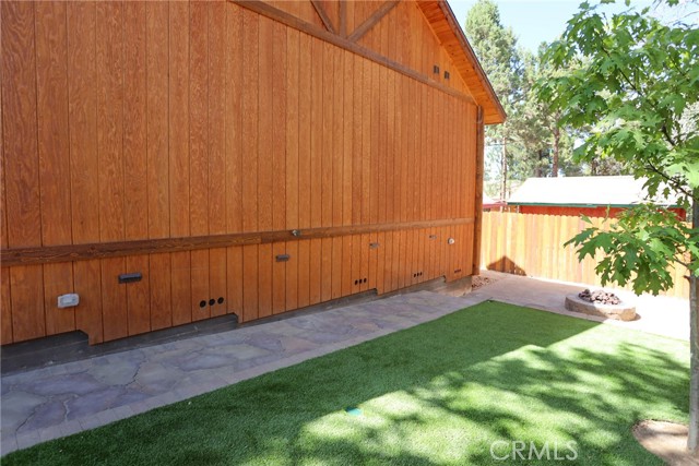 365 Santa Barbara Avenue, Sugarloaf CA: https://media.crmls.org/medias/d856173b-dd53-4491-9f46-29fc9b9cf1df.jpg