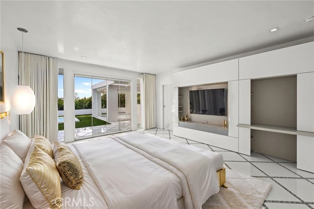 1046 N Hillcrest Road, Beverly Hills CA: https://media.crmls.org/medias/d857e852-7d4d-46bf-ada7-6f103ef71d71.jpg
