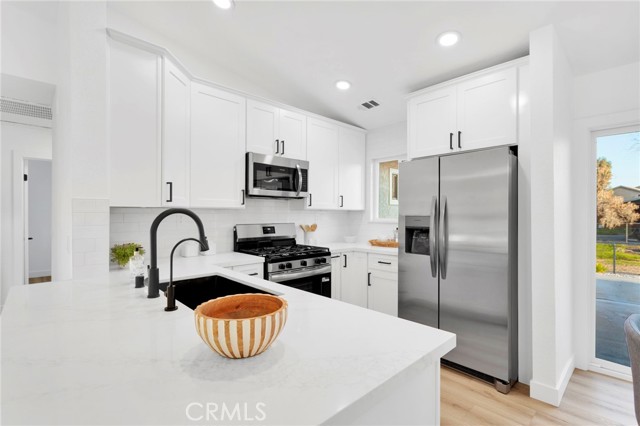 Detail Gallery Image 12 of 41 For 12525 Ninth, Victorville,  CA 92395 - 3 Beds | 2 Baths