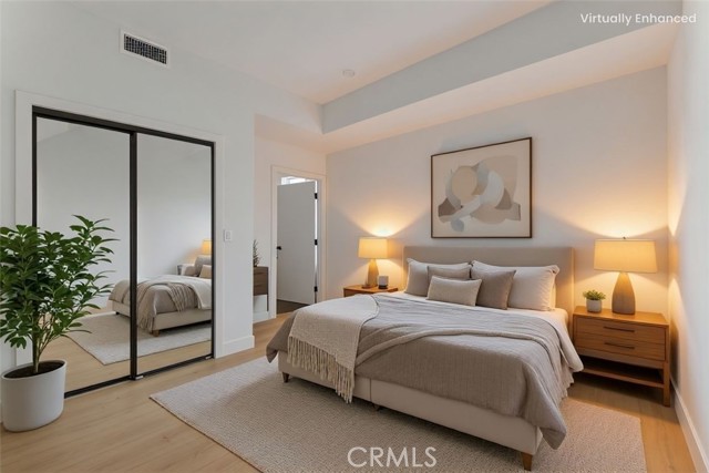 Detail Gallery Image 3 of 13 For 4511 Rosewood Ave #1,  Los Angeles,  CA 90004 - 4 Beds | 4/1 Baths