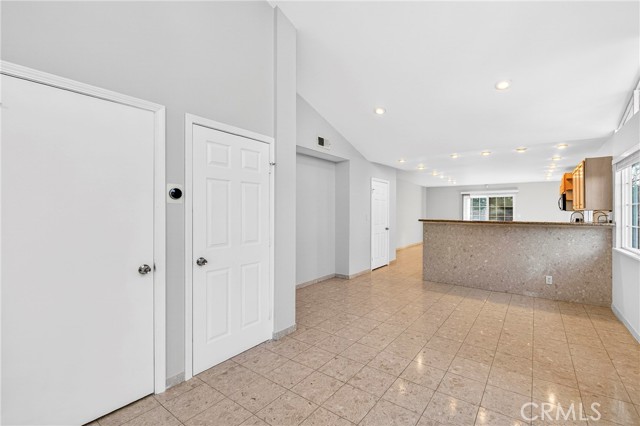 Detail Gallery Image 5 of 45 For 5267 Meadow Wood, Lakewood,  CA 90712 - 3 Beds | 2 Baths