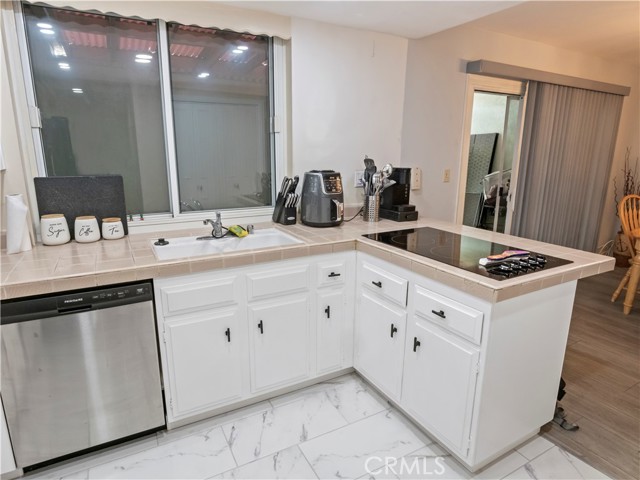 Detail Gallery Image 3 of 24 For 3500 W Manchester #450,  Inglewood,  CA 90305 - 3 Beds | 2 Baths