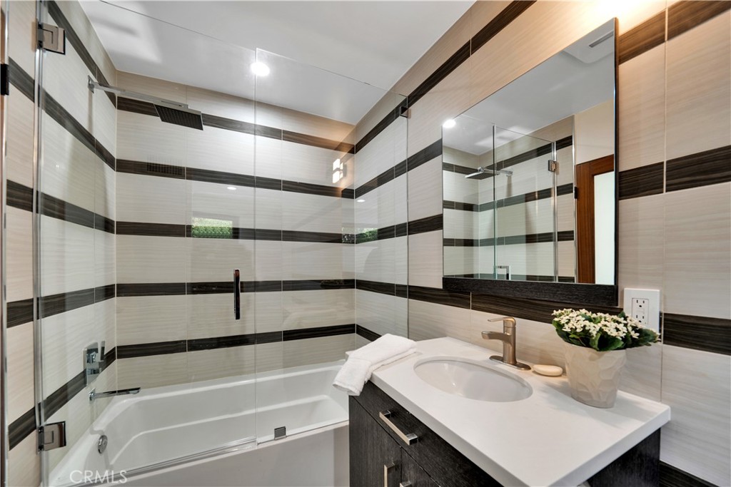 44. 2743 Laurel Canyon Boulevard Los Angeles, CA 90046