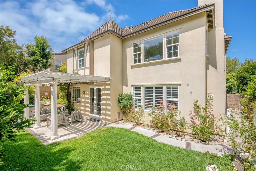 https://media.crmls.org/medias/d85b9564-fe7e-40e0-8796-9fe6c1dce47b.jpg?preset=X-Large