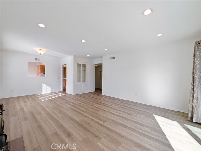 Detail Gallery Image 10 of 26 For 18938 Prairie St, Northridge,  CA 91324 - 4 Beds | 2 Baths