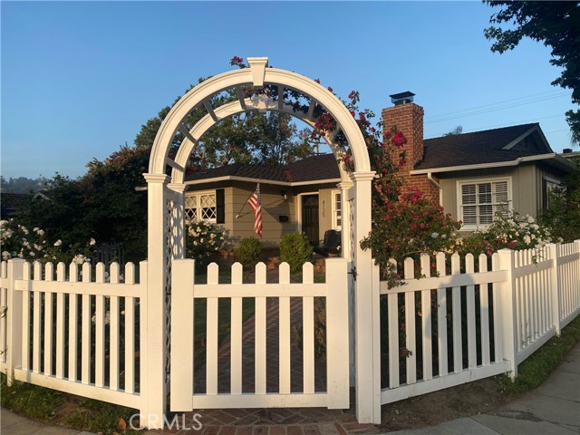 4125 Bakman Avenue, Studio City CA: https://media.crmls.org/medias/d85c8fdd-01f4-4b4f-9a17-655abc1e8b4f.jpg