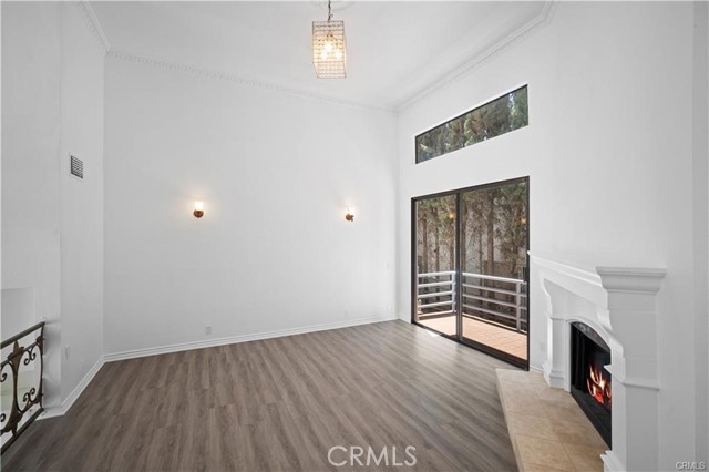 Detail Gallery Image 2 of 32 For 11954 Mayfield Ave #3,  Los Angeles,  CA 90049 - 2 Beds | 2/1 Baths