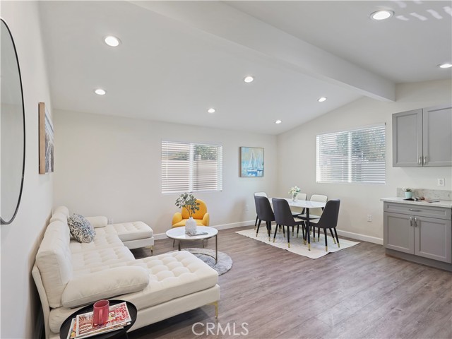 Detail Gallery Image 11 of 45 For 15801 Chatsworth, Granada Hills,  CA 91344 - 7 Beds | 4 Baths