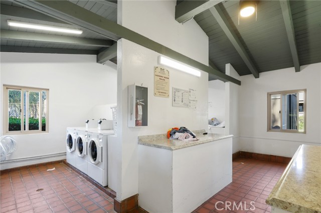 Detail Gallery Image 13 of 14 For 1345 Cabrillo Park Dr #Q02,  Santa Ana,  CA 92701 - 1 Beds | 1 Baths