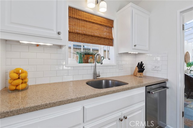Detail Gallery Image 13 of 51 For 16696 Bayview Dr, Sunset Beach,  CA 92649 - 3 Beds | 2/1 Baths