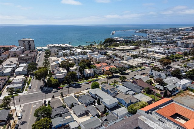 426 S Broadway, Redondo Beach CA: https://media.crmls.org/medias/d85dbdaa-6b19-4c67-b4f8-3d8c63aa6878.jpg