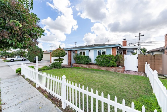 Detail Gallery Image 3 of 65 For 11782 Azalea, Fountain Valley,  CA 92708 - – Beds | – Baths