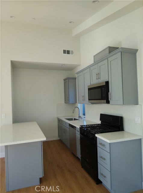 Detail Gallery Image 2 of 15 For 747 Forestdale Ave, Glendora,  CA 91740 - 4 Beds | 6 Baths