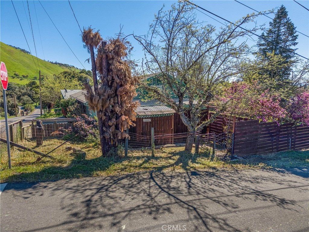 https://media.crmls.org/medias/d8602c1d-a91a-43f0-8fa4-b3d67370f492.jpg?preset=X-Large