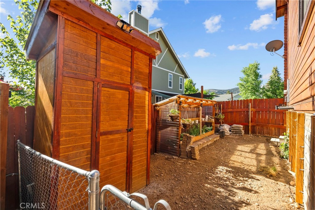 https://media.crmls.org/medias/d86213fa-f68d-4fa2-af78-7d215adcea53.jpg?preset=X-Large