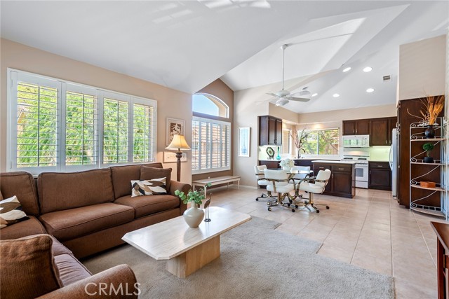 Detail Gallery Image 12 of 32 For 494 Bannister Way #B,  Simi Valley,  CA 93065 - 2 Beds | 2 Baths