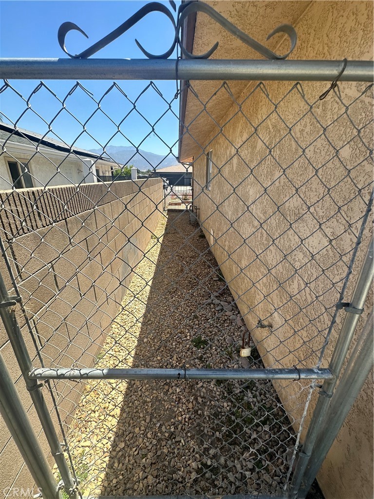 https://media.crmls.org/medias/d8624295-d681-465a-a76d-0376724894ff.jpg?preset=X-Large