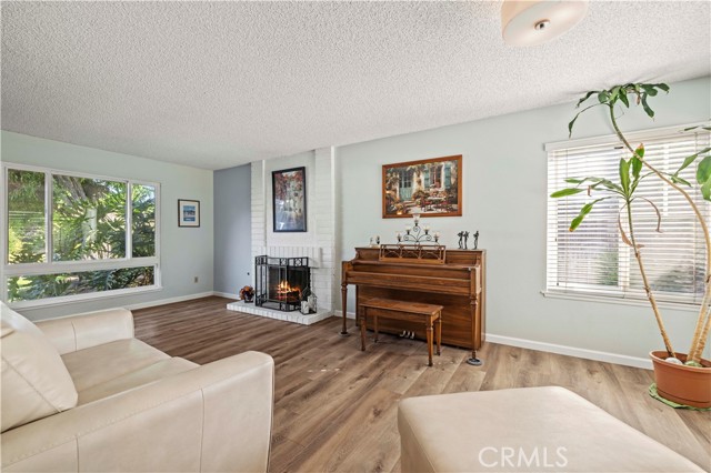 Detail Gallery Image 5 of 43 For 23668 via Delfina, Valencia,  CA 91355 - 4 Beds | 3 Baths
