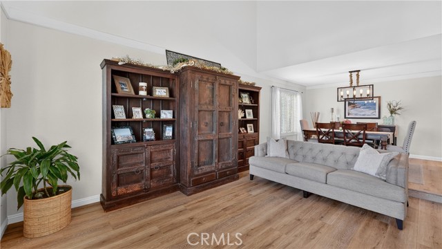 Detail Gallery Image 9 of 44 For 6624 E Leafwood, Anaheim,  CA 92807 - 4 Beds | 2/1 Baths